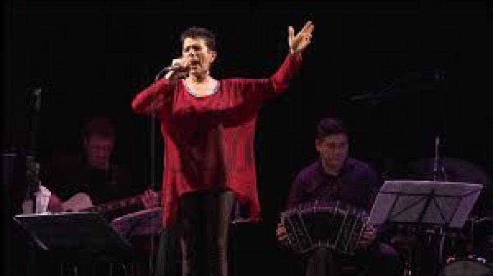 DECLARAR DE INTERES DE LA H. CAMARA EL ESPECTACULO MUSICAL/POETICO "PALOMAS" (...MUJERES DE NADIE), DE PATRICIA BARONE Y JAVIER GONZALEZ GRUPO, DEDICADO A GENERAR CONCIENCIA EN LA LUCHA POR DESTERRAR LA VIOLENCIA HACIA LA MUJER.