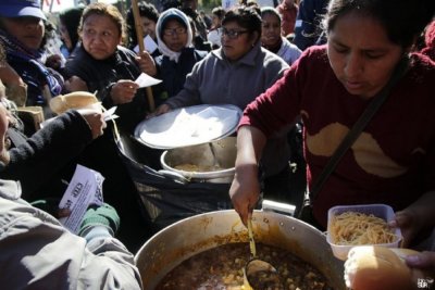 Sobreprecios en los alimentos: El primer hecho de corrupción del gobierno