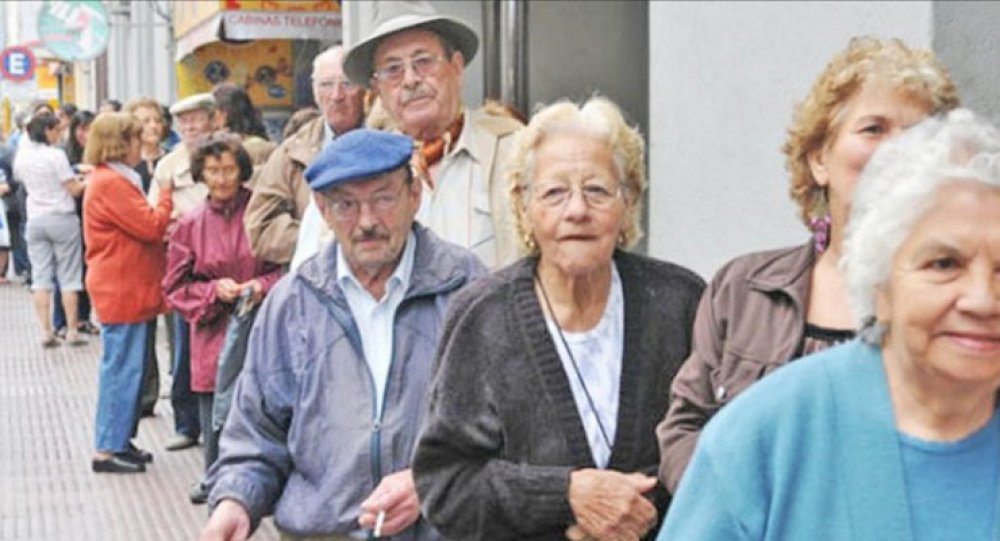 Ley de emergencia: Ajustan a los jubilados y trabajadores para pagar la deuda y salvar las ganancias capitalistas