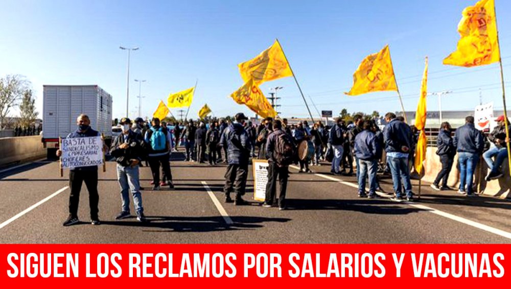 Siguen los reclamos por salarios y vacunas