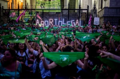 EXPRESAR SOLIDARIDAD CON LA "RED DE PROFESIONALES POR EL DERECHO A DECIDIR" Y ADHESION A LA CREACION DE LA CATEDRA OPTATIVA "EL ABORTO COMO PROBLEMA DE SALUD", EN LA FACULTAD DE CIENCIAS MEDICAS DE LA UNIVERSIDAD NACIONAL DE ROSARIO.
