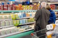 El gobierno paga sobreprecios por los alimentos