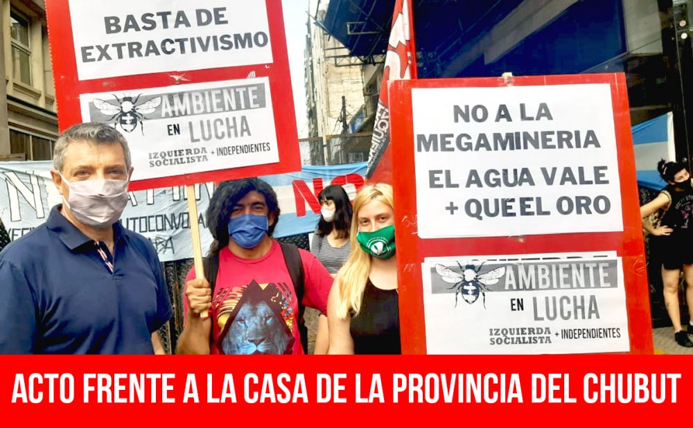Acto frente a la Casa de la Provincia del Chubut