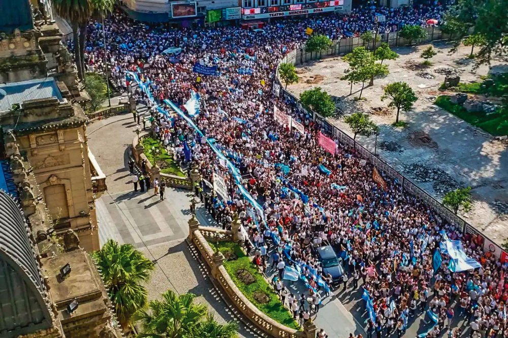 Basta de sumisión al FMI