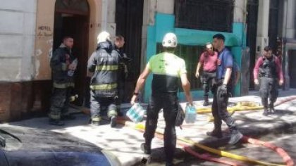 Falleció un niño de 3 años, a raíz de un incendio en el Hotel Fray Cayetano del Barrio de Flores