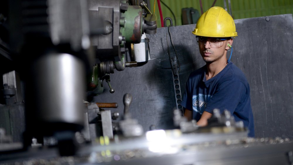 ¿A cuánto debe estar el salario mínimo?