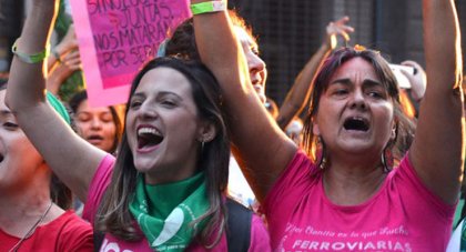 Diputada Schlotthauer en la concentración frente al Congreso por el Aborto Legal
