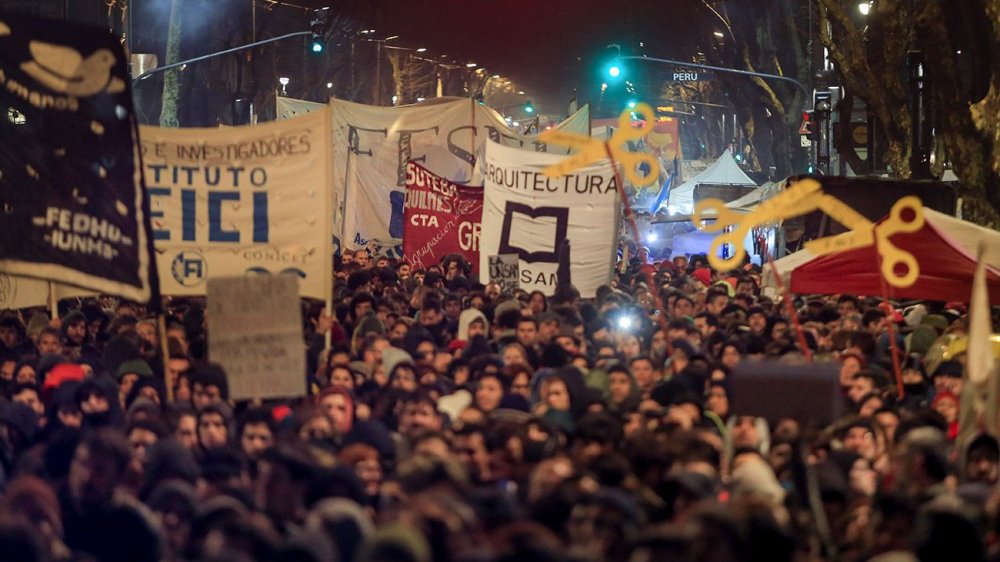 Un programa para el movimiento estudiantil / Para enfentar el ajuste de Macri, los gobernadores y el FMI