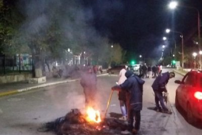 Repudiamos la brutal represión a trabajadores municipales de Pico Truncado, Santa Cruz
