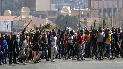 Pobreza genera estallido social en Sudáfrica