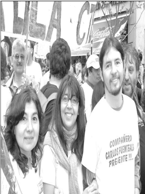 Derech. a izq. Pedro Muz (ADOSAC), Isabel Guzmn y Graciela Caldern (Docentes en Marcha, hoy candidatos en la Lila, en una marcha hace unos aos