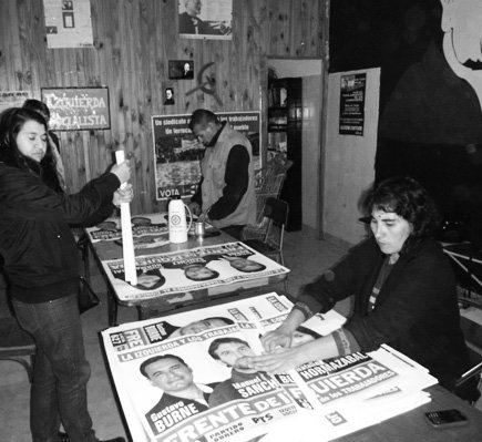 Anglica Lagunas apoyando a los candidatos a concejales del FIT que en las elecciones del 30 de julio duplicaron los votos de 2011