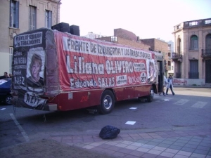 Mvil de campaa recorriendo las calles de la ciudad de Crdoba