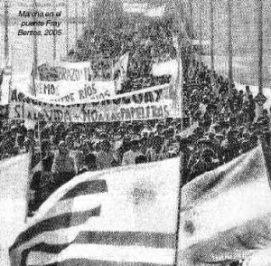 Marcha en el puente Fray Bentos, 2005