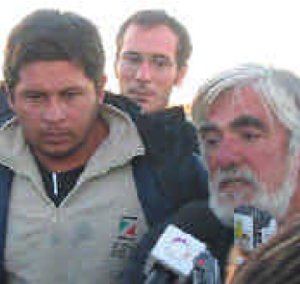 L�pez, en nombre de Zan�n, junto a Navarro