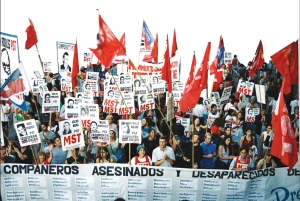 Columna del MST en una de las tantas marchas del 24 de marzo.