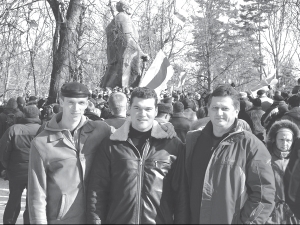 Miembros de la UIT-CI participando de una marcha opositora