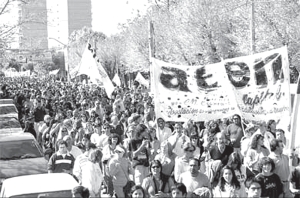 Los docentes neuquinos en multitudinaria marcha