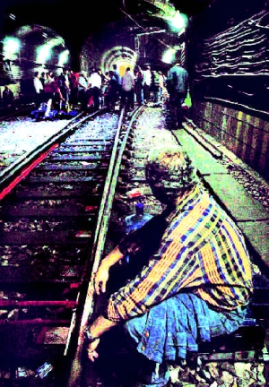 Tneles. Trabajadores cortando las vias