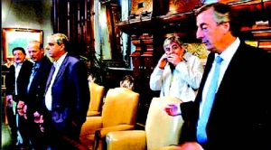 (De izq. a der.) Viviani, Andrs Rodrguez, Lingieri, Moyano y Kirchner, prestos a negociar