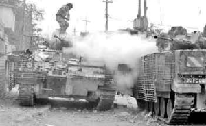 Soldado britnico huye de la resistencia en Basora