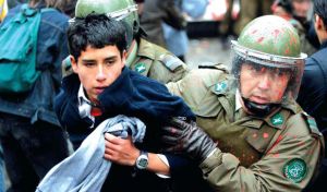 La presidenta socialista Bachelet reprime