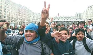 Masiva marcha de secundarios chilenos