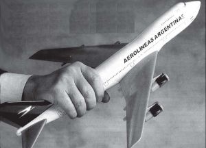 Aerolneas debe quedar totalmente en manos del Estado