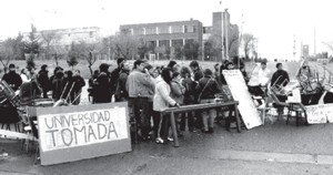 Estudiantes de Comahue protestando