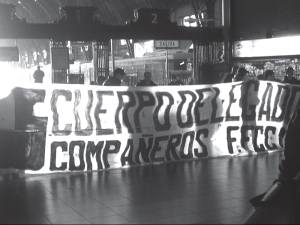 Ferroviarios del Mitre (arriba) y el Sarmiento (abajo) protestando recientemente en Retiro