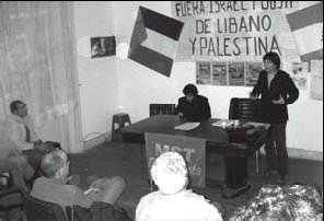 Carmen Carrasco y el Sheij Abdla Madani, en una charla sobre Medio Oriente, local del MST-El Socialista, ciudad de La Plata, con 60 compaeros.