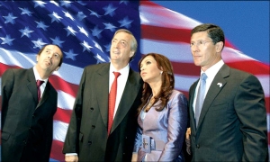 El matrimonio Kirchner, junto al presidente de la Bolsa de Valores de Nueva York