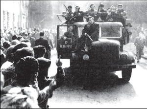 Estudiantes hngaros armados, en Budapest