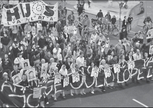 Vista de la marcha en la ciudad de La Plata, viernes 3/11