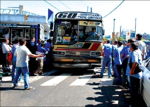 Choferes de la lnea 60 en paro