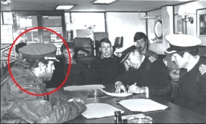 Astiz se rinde ante los piratas