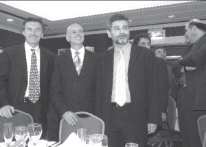 De qu se rien? Macri, Telerman y Filmus posando sonrientes en un reciente acto de campaa