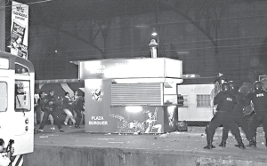 Escenas de la furia contra los malos servicios de las concesionarias de trenes