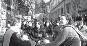 Secundarios del Colegio Mariano Acosta exigiendo soluciones