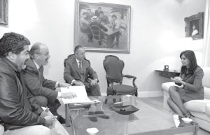 Gerardo Martinez (CGT), Carlos Tomada (Ministro de Trabajo), Funes de Rioja (Uni�n Industrial Argentina) y Cristina Kirchner