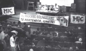 Orlando Chirino (C-CURA-UNT) haciendo uso de la palabra en un encuentro del MIC