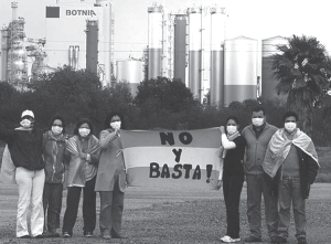 Nuestro pueblo sigue diciendo fuera las multinacionales contaminantes