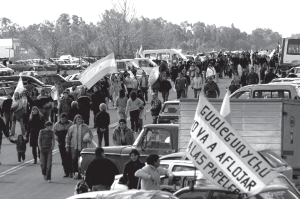 Nuestro pueblo sigue diciendo fuera las multinacionales contaminantes