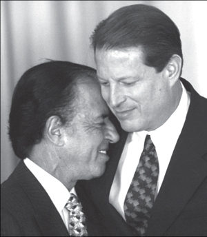 Junto a Carlos Menem en una de sus tantas visitas a Estados Unidos