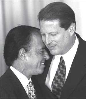 Junto a Carlos Menem en una de sus tantas visitas a Estados Unidos