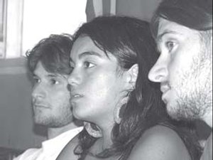 Mara Jess junto a Adrian Primerano (izq., Pte. Ctro. Sociales-UBA) y Javier Varveri (dirigente de la juventud de Izquierda Socialista)