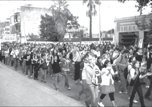La comunidad educativa marcha a la Intendencia de Merlo***Los estudiantes del CBC de Merlo encabezaron la marcha al Ministerio de Educacin