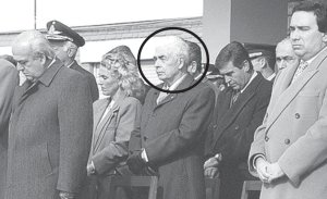 Foto histrica. Menndez (crculo, centro). Izq, ex intendente radical extinto, Ramn Mestre. Le siguen, a su derecha la jueza Garzn de Lazcano, integrante del Tribunal que juzga a Menndez; Oscar Aguad -actual presidente del Bloque UCR Cmara de Diputados de la Nacin-, y Molinari Romero, der., entonces presidente de la UCR.