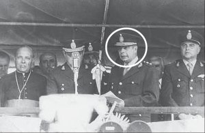 Menndez, junto al extinto cardenal Primatesta. La Iglesia Catlica apoy a los genocidas.