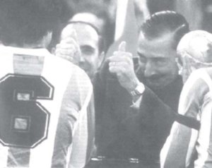 El genocida Videla junto a los jugadores